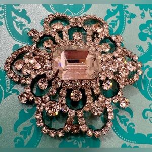 Vintage Weiss Rhinestone Brooch ✨ Clear Crystal Floral Scroll – Mid-Century Glam